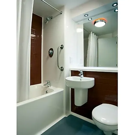 호텔 Travelodge St Nicholas 2*