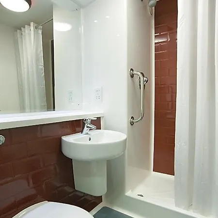 호텔 Travelodge St Nicholas 2*