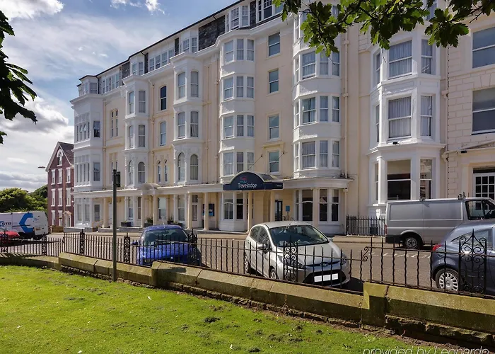 호텔 Travelodge St Nicholas 2*